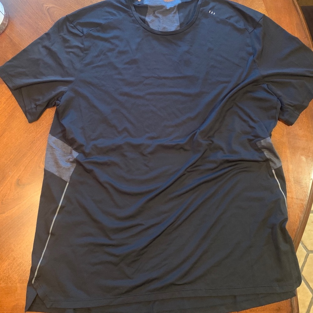 Men’s lululemon shirt